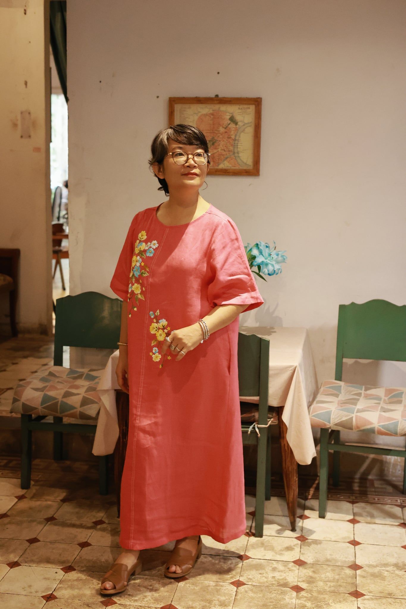  Đầm linen thêu tay hoa Dâu - chạy chỉ hồng sen 