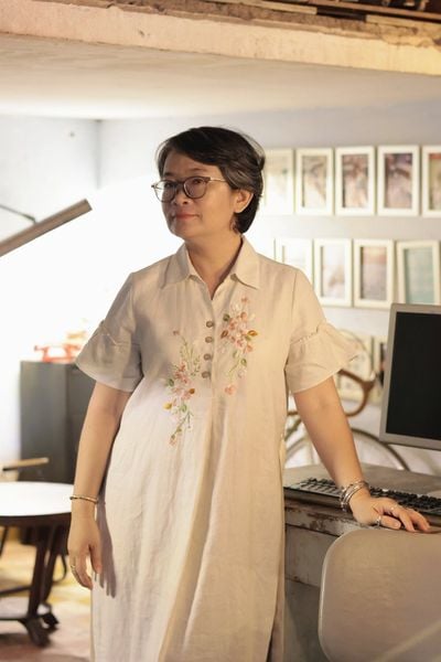  Đầm chemise linen thêu tay pansee - tay bèo Kem 