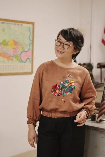  Áo croptop linen thêu tay hoa Natu - bo cafe 