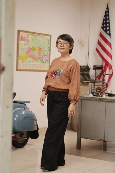  Áo croptop linen thêu tay hoa Natu - bo cafe 