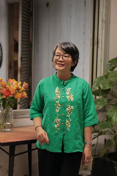  Áo linen thêu tay Hồng Sao cổ đứng - xanh lý 