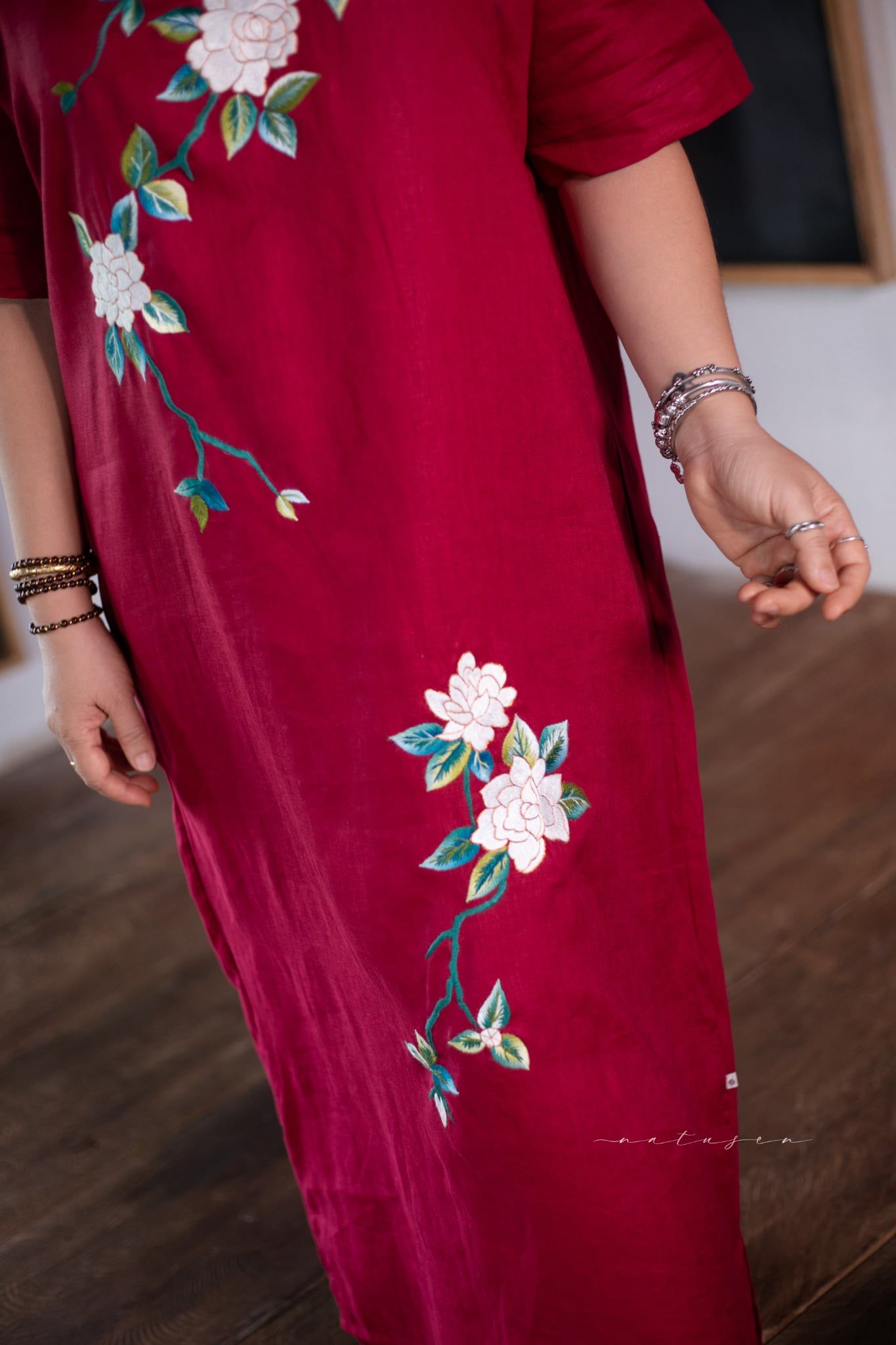  Đầm Muse linen đi tiệc thêu tay Bạch Thiên Hương - Đỏ Vang 