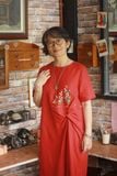  Đầm xoắn eo đỏ thêu Hồng Mai 