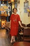  Đầm xoắn eo đỏ thêu Hồng Mai 