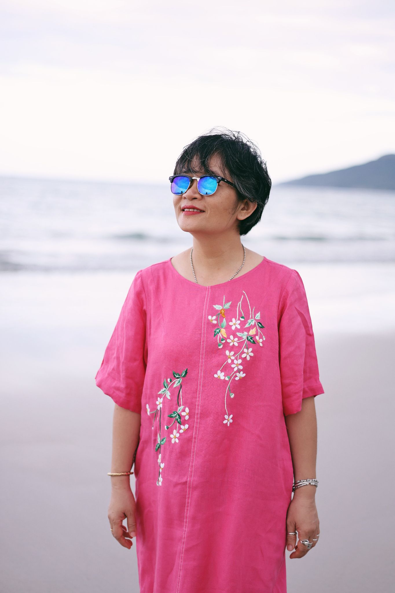  Đầm suông linen hồng phấn thêu tay Xuyến Chi 