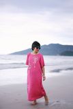  Đầm suông linen hồng phấn thêu tay Xuyến Chi 