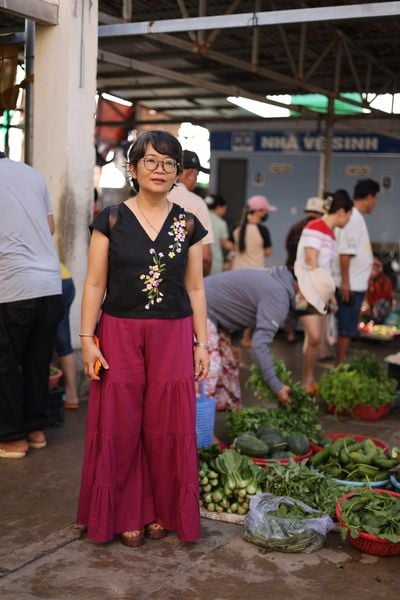  Áo crop V thêu tay Hoa Pansee 