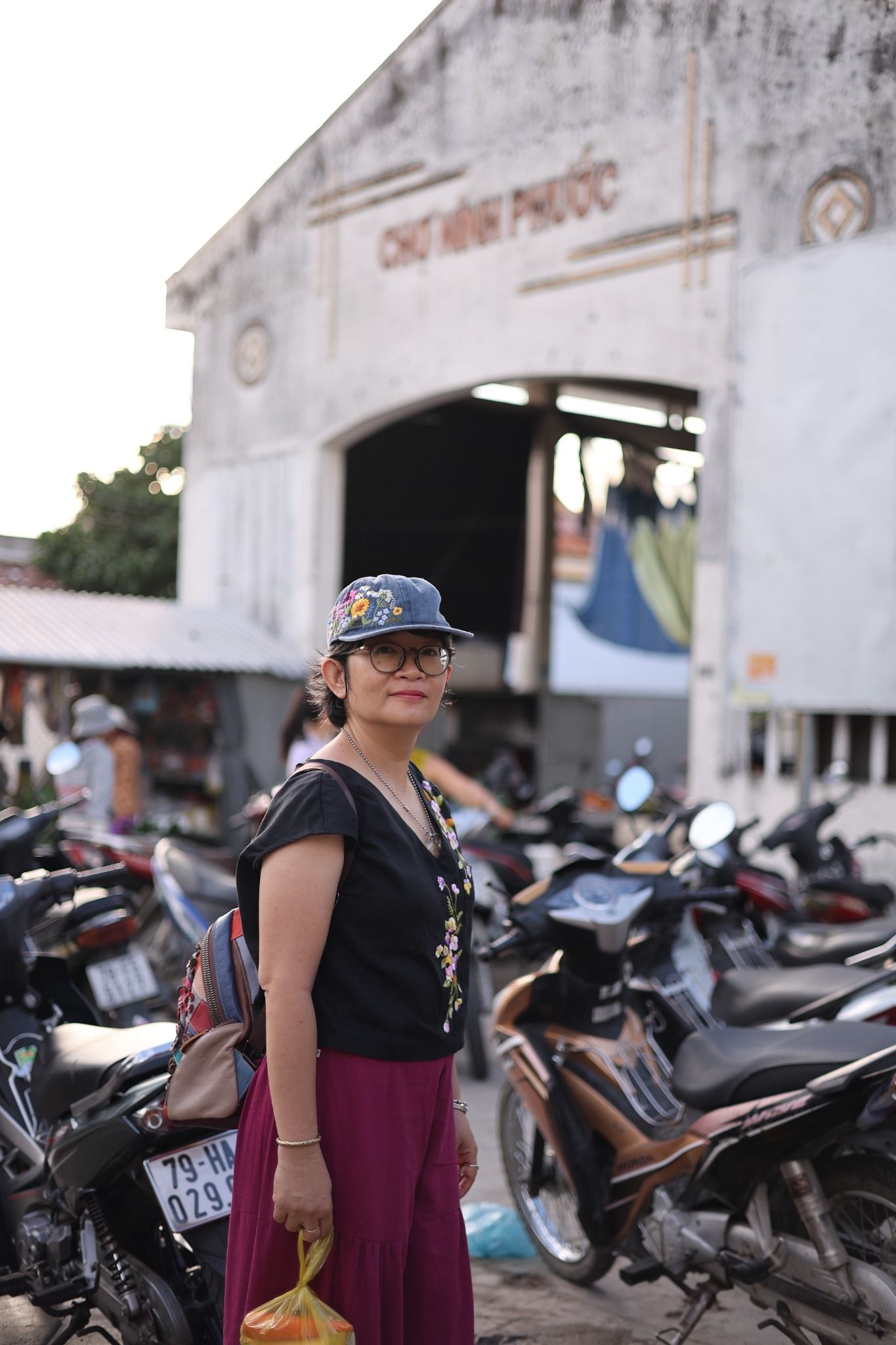  Nón lưỡi trai thêu tay đủ màu 