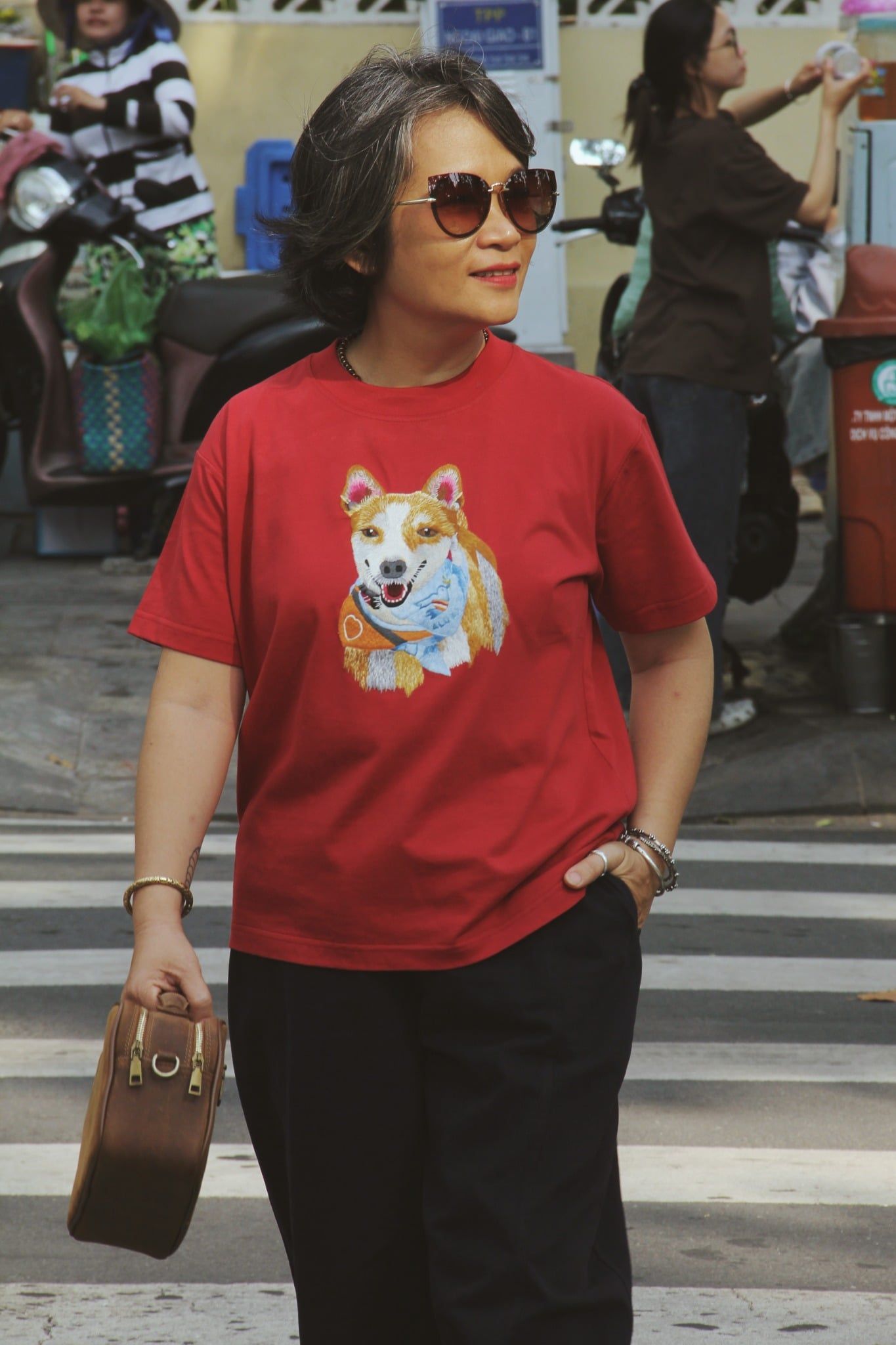  Áo thun Đỏ thêu tay Aloka Dog 