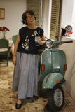  Áo linen xanh đen tay nhúng thêu tay Cỏ cúc 