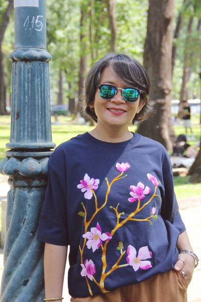  Áo thun Xanh navy thêu tay Hoa Mộc Lan 