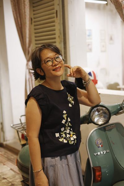  Áo lửng linen xanh đen tay nhúng thêu tay Cỏ cúc 