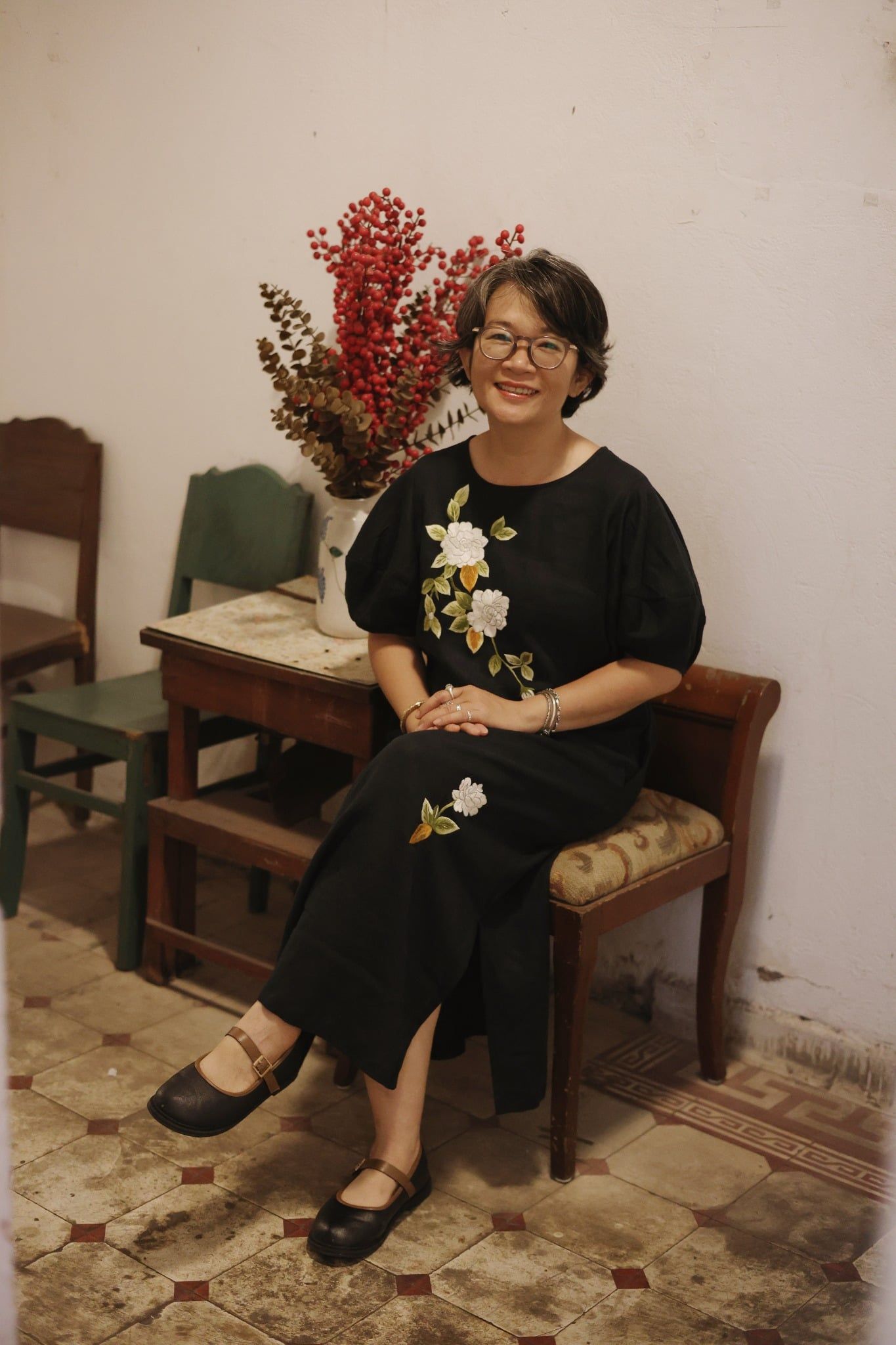  Đầm linen đen tay kẹo thêu tay Bạch Thiên Hương 