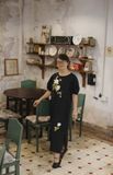  Đầm linen đen tay kẹo thêu tay Bạch Thiên Hương 