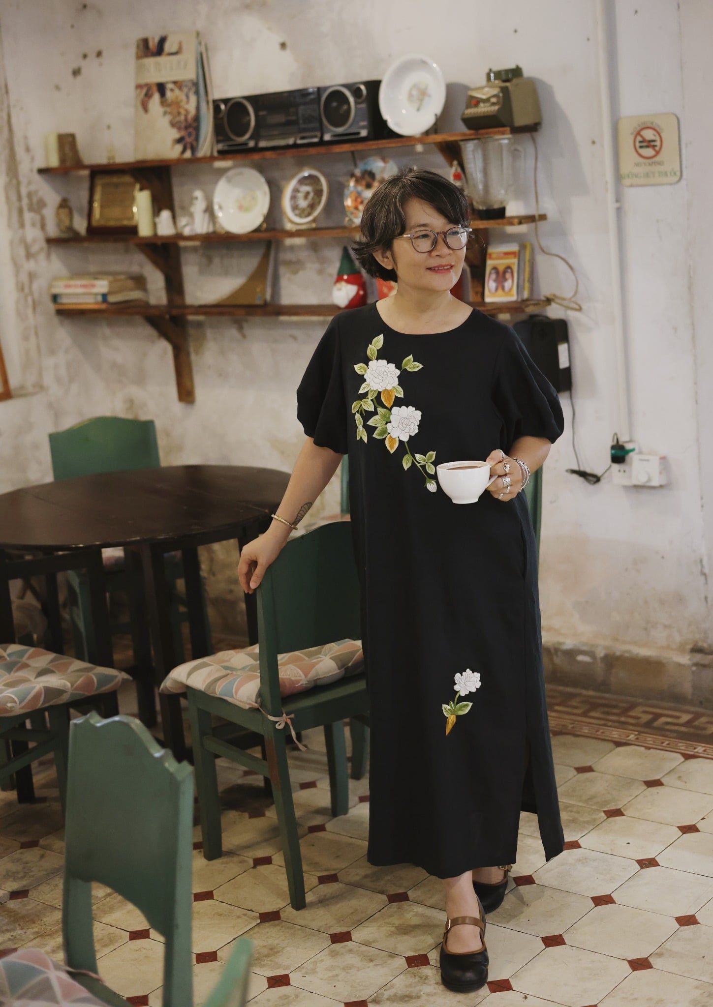 Đầm linen đen tay kẹo thêu tay Bạch Thiên Hương 