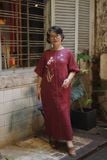  Đầm linen suông đỏ rượu thêu tay Lan bướm 