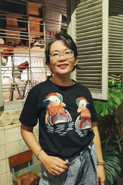  Áo thun đen thêu tay đôi Uyên Ương 