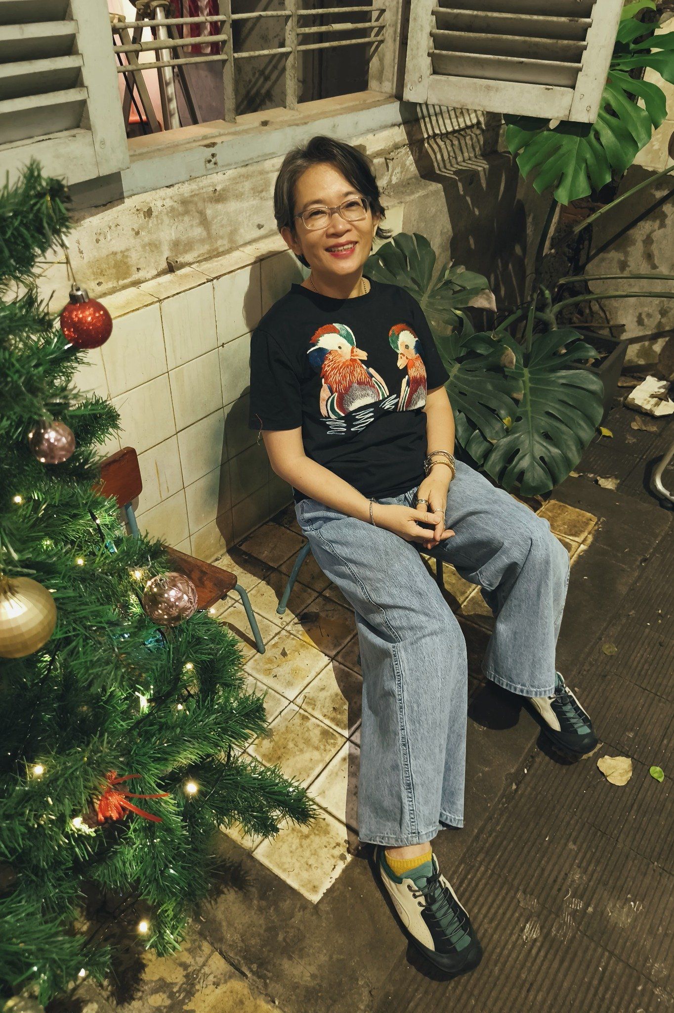  Áo thun đen thêu tay đôi Uyên Ương 