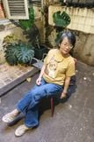  Áo thun vàng Mustard thêu tay Mèo Lynx 