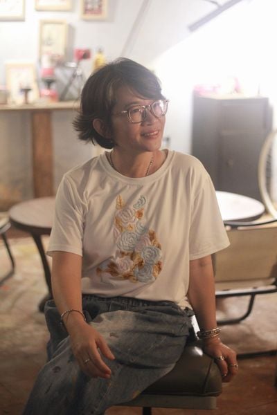  Áo thun trắng thêu tay Mèo Hoa Hồng 