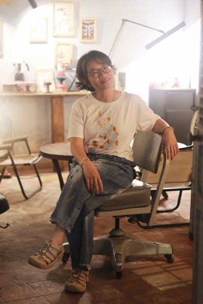  Áo thun trắng thêu tay Mèo Hoa Hồng 