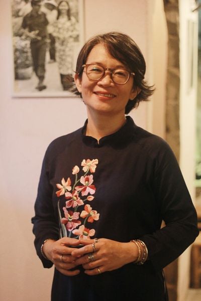  Áo dài lụa xanh thêu tay Hoa Lan bướm 