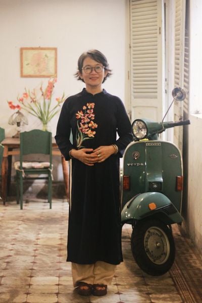  Áo dài lụa xanh thêu tay Hoa Lan bướm 