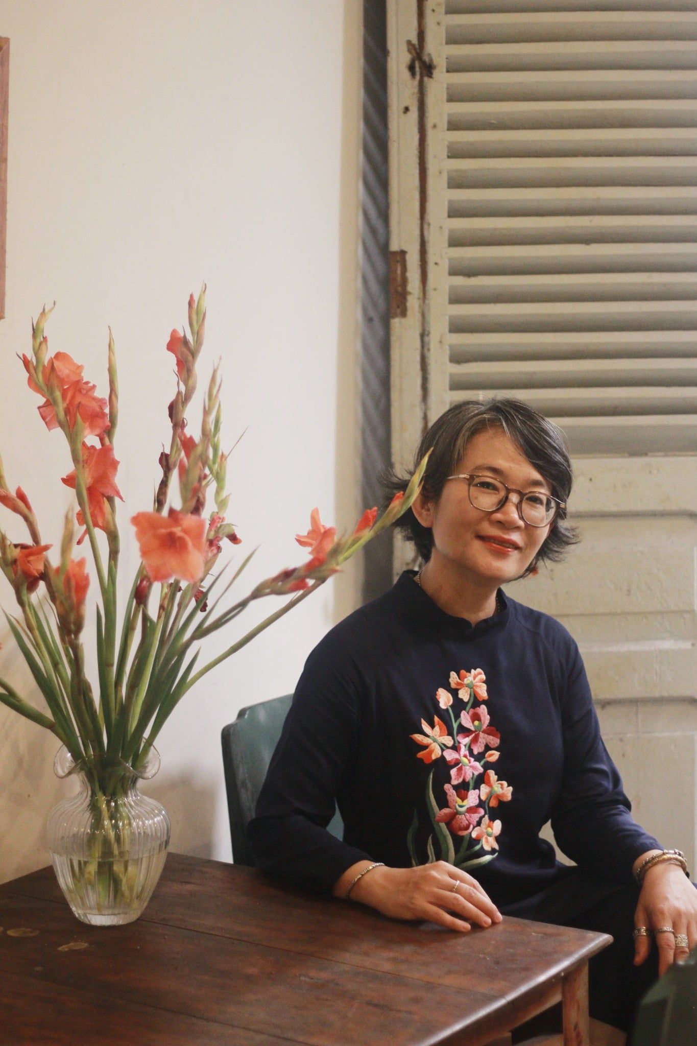  Áo dài lụa xanh thêu tay Hoa Lan bướm 