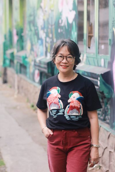  Áo thun màu gạch thêu tay đôi Uyên Ương 