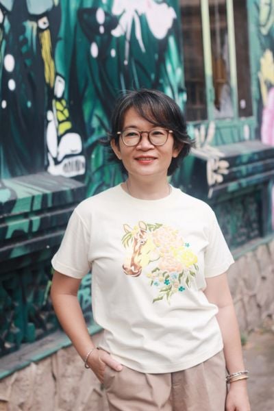  Áo thun kem thêu tay Tiểu Mã bách Hoa 