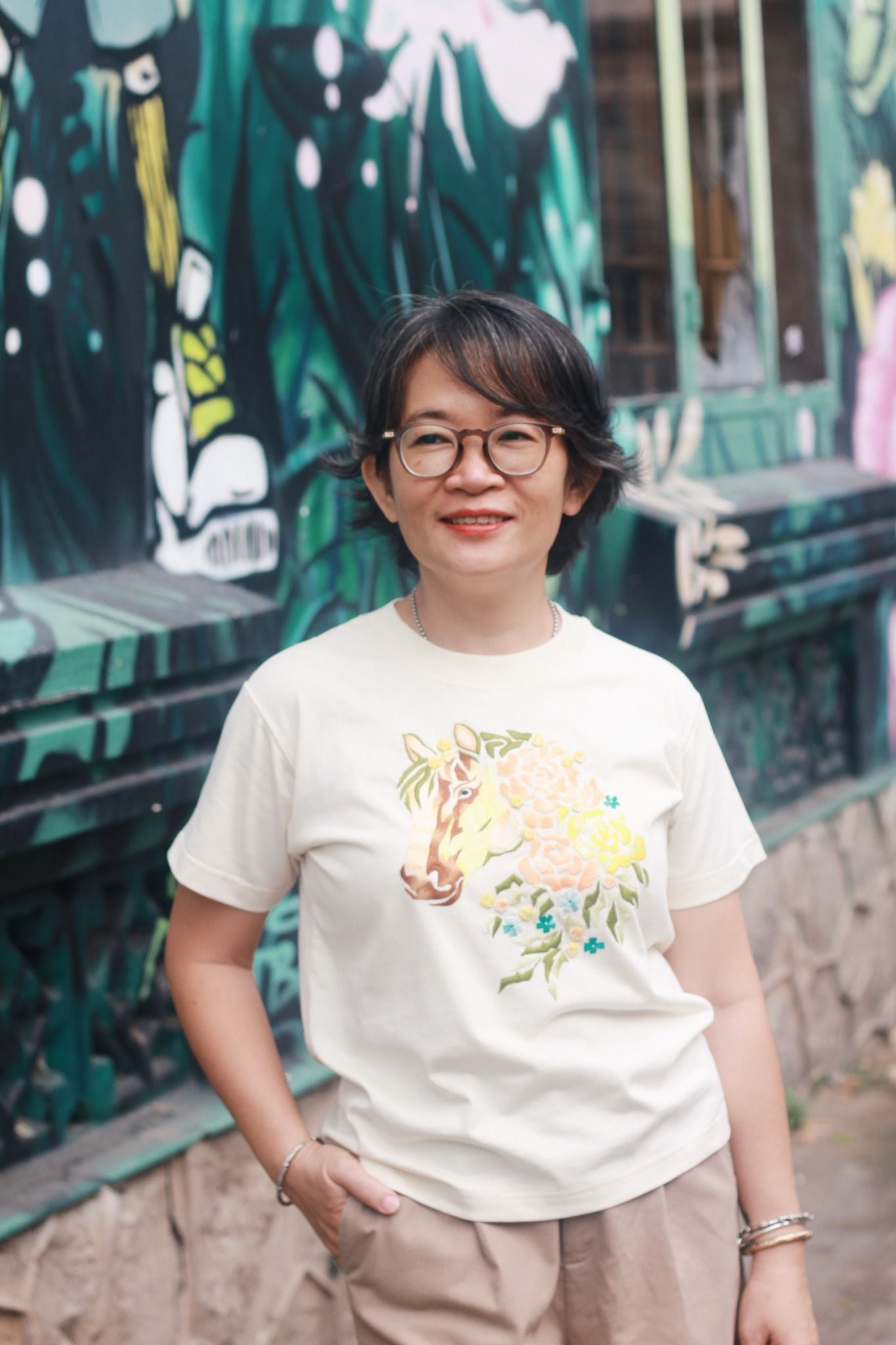  Áo thun kem thêu tay Tiểu Mã bách Hoa 