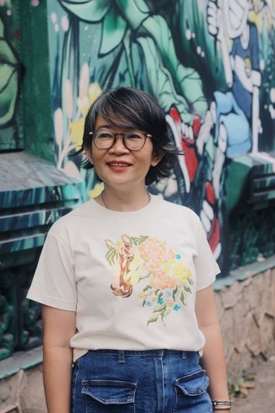  Áo thun kem thêu tay Tiểu Mã bách Hoa 