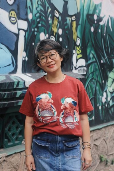  Áo thun màu gạch thêu tay đôi Uyên Ương 