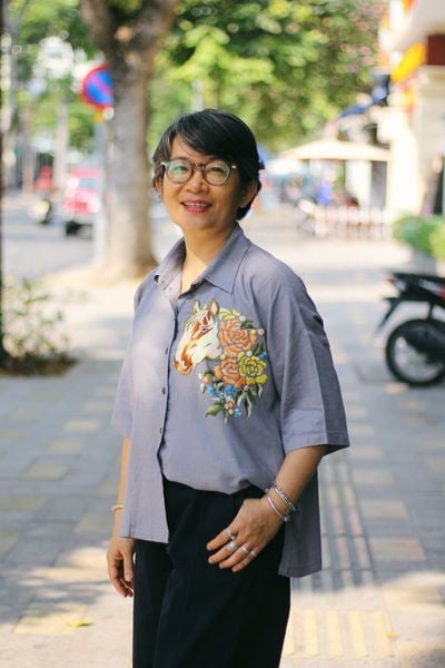  Áo chemise tay vuông xám thêu tay Tiểu Mã 