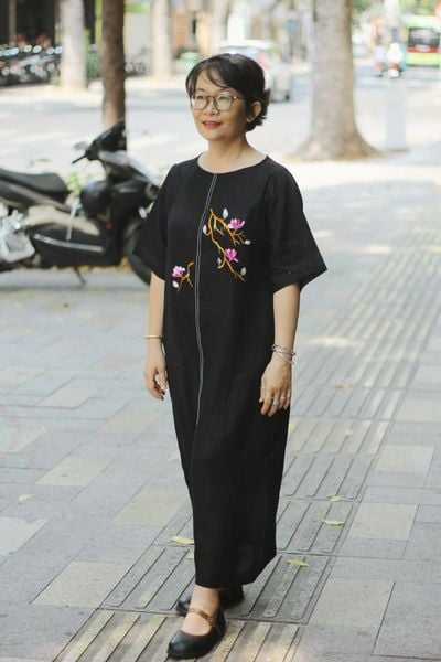  Đầm suông linen thêu tay Mộc Lan 