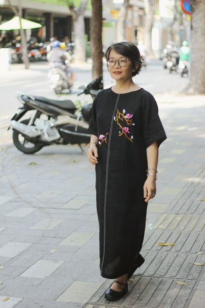  Đầm suông linen thêu tay Mộc Lan 