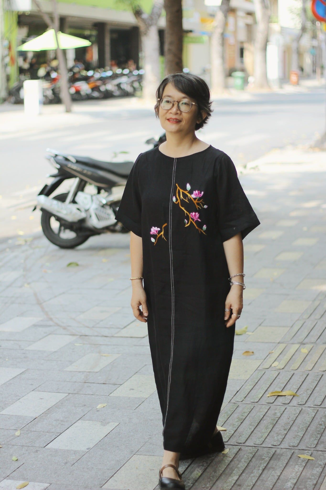  Đầm suông linen thêu tay Mộc Lan 