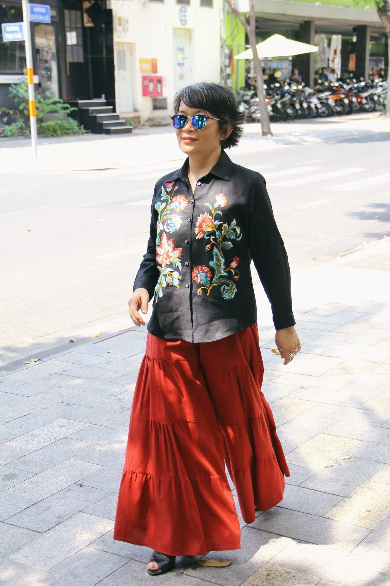  Áo chemise Đen thêu tay Heart Jacobean 