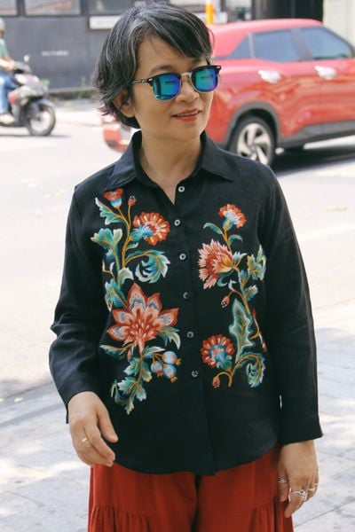  Áo chemise Đen thêu tay Heart Jacobean 