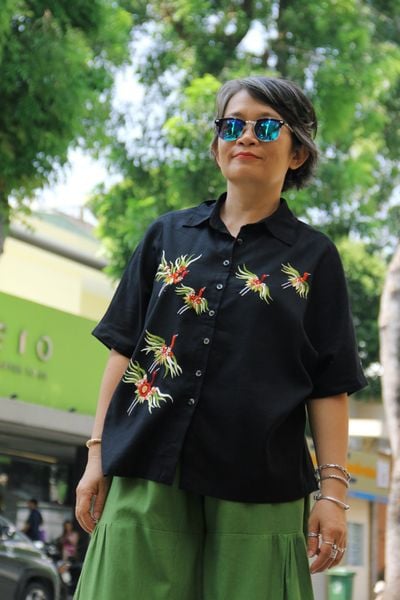  Áo chemise Đen thêu tay Lục Hạc 