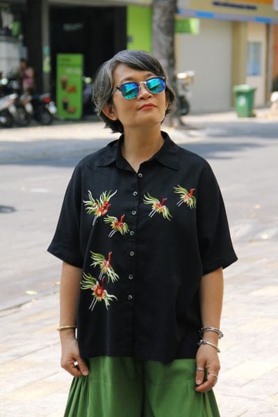  Áo chemise Đen thêu tay Lục Hạc 