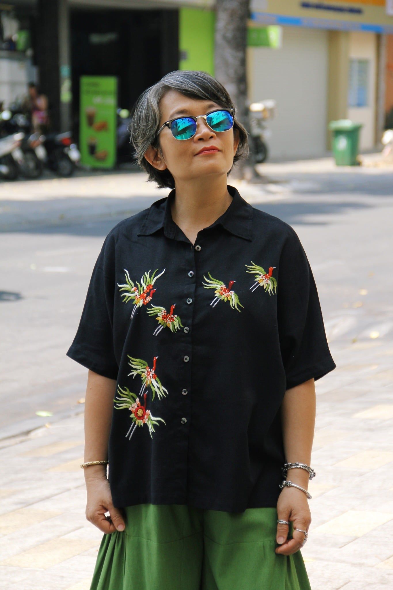  Áo chemise Đen thêu tay Lục Hạc 