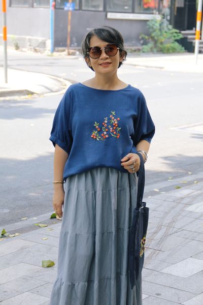  Áo linen xanh bíc thêu tay Hồng Mai 