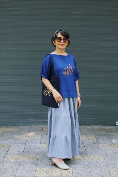  Áo linen xanh bíc thêu tay Hồng Mai 