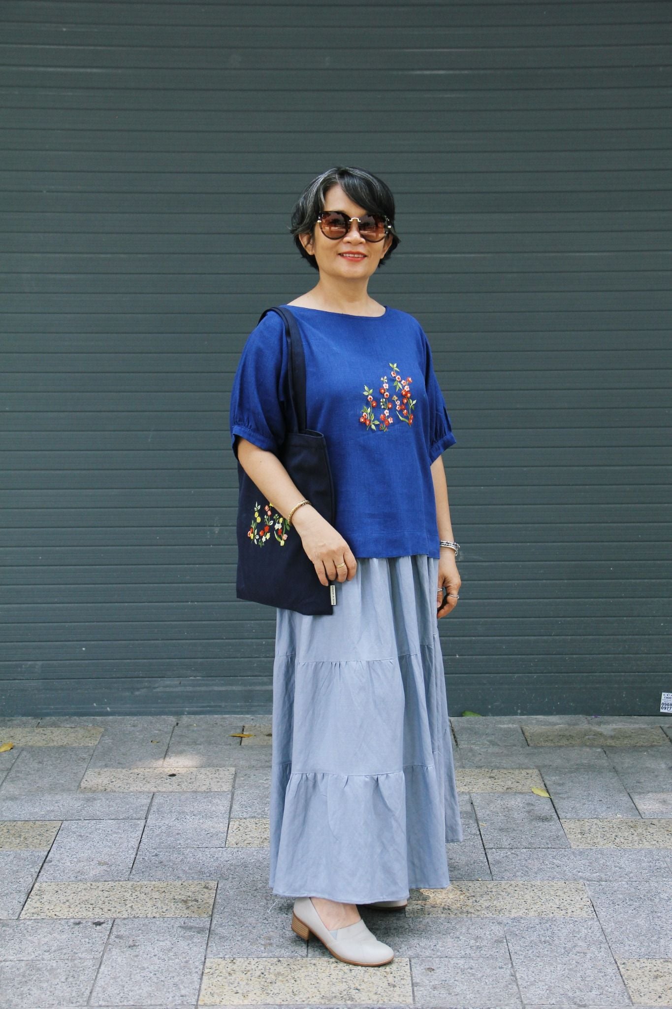  Áo linen xanh bíc thêu tay Hồng Mai 