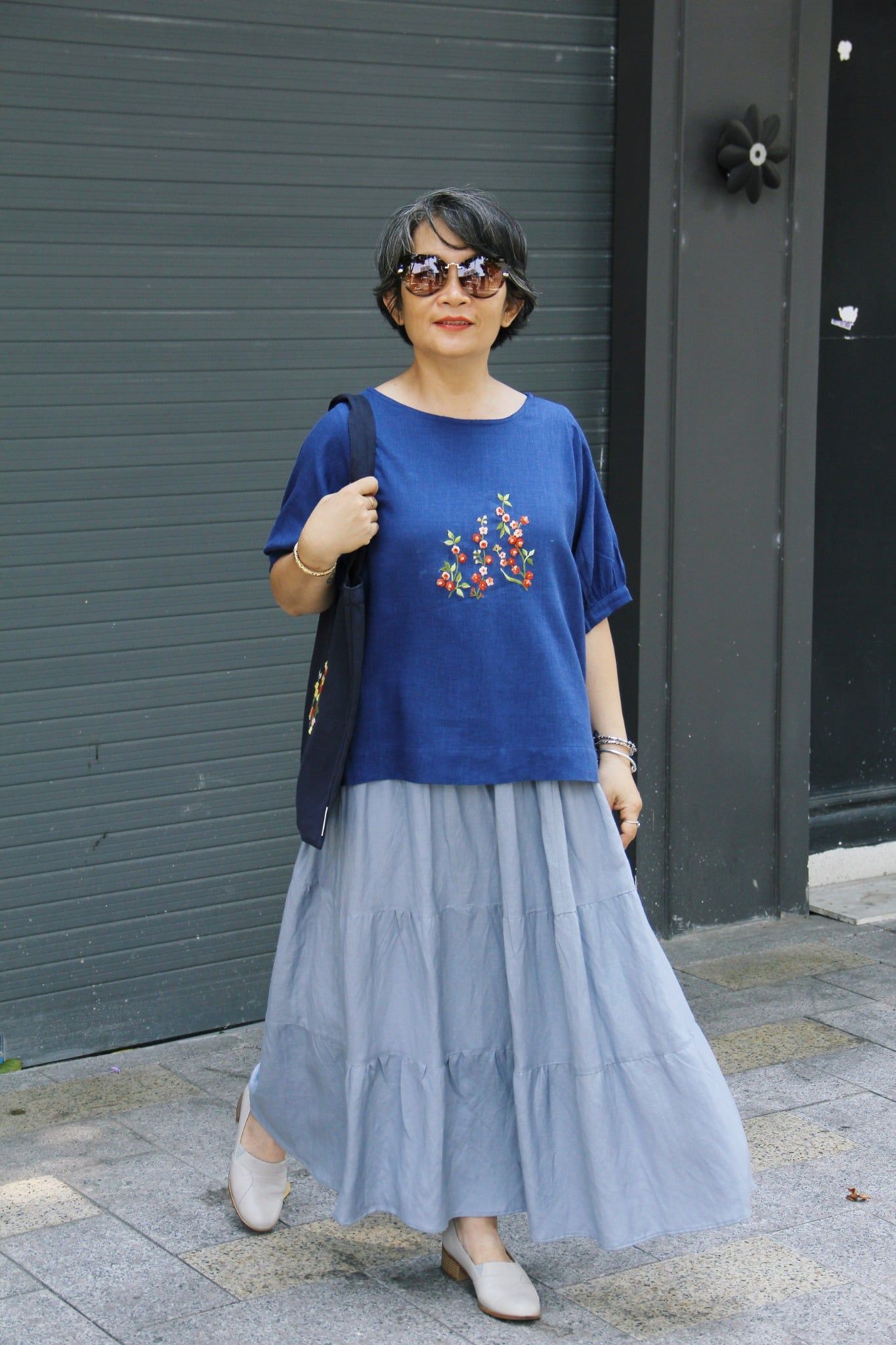  Áo linen xanh bíc thêu tay Hồng Mai 