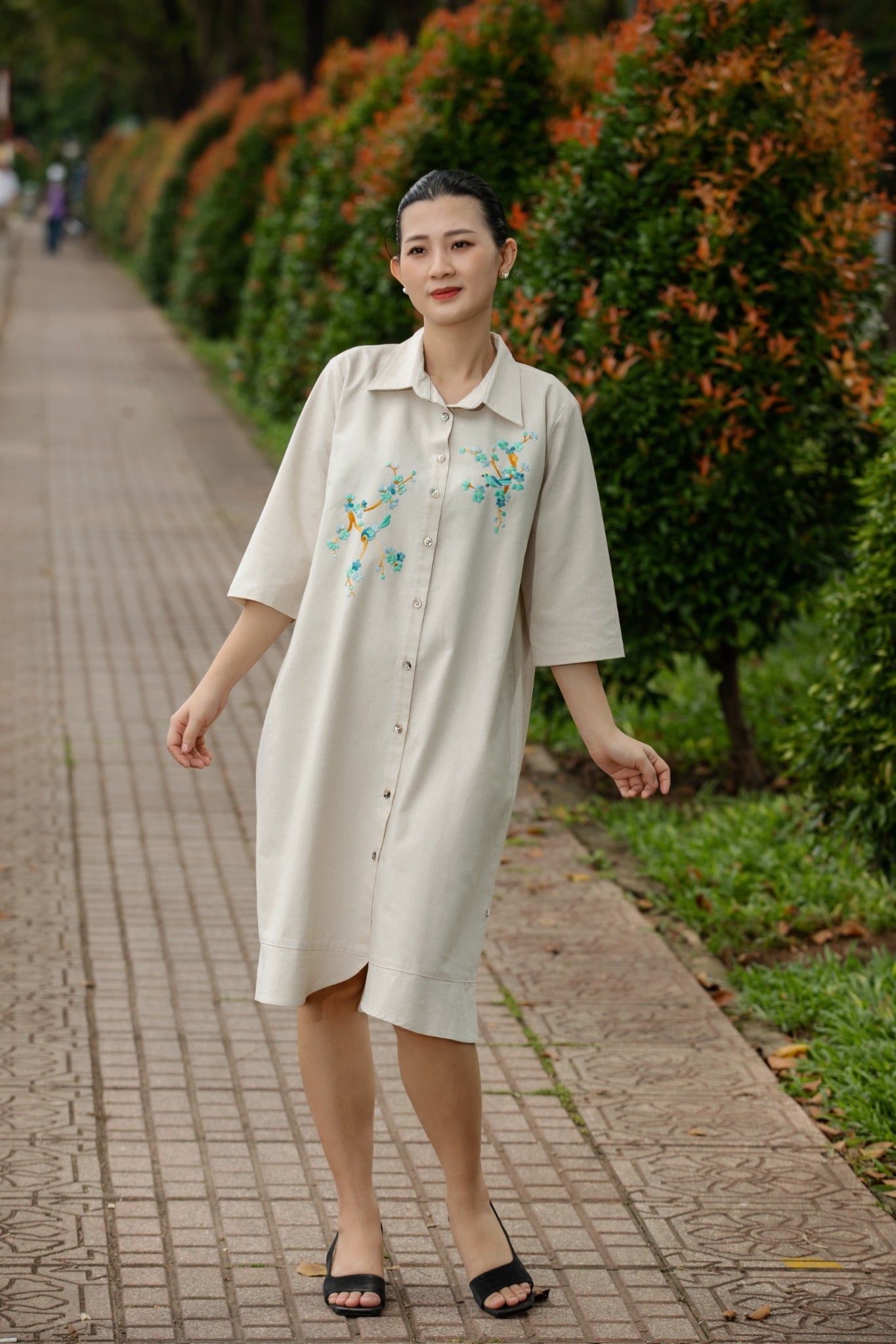  Đầm chemise Beige thêu tay Gốm cây mai 