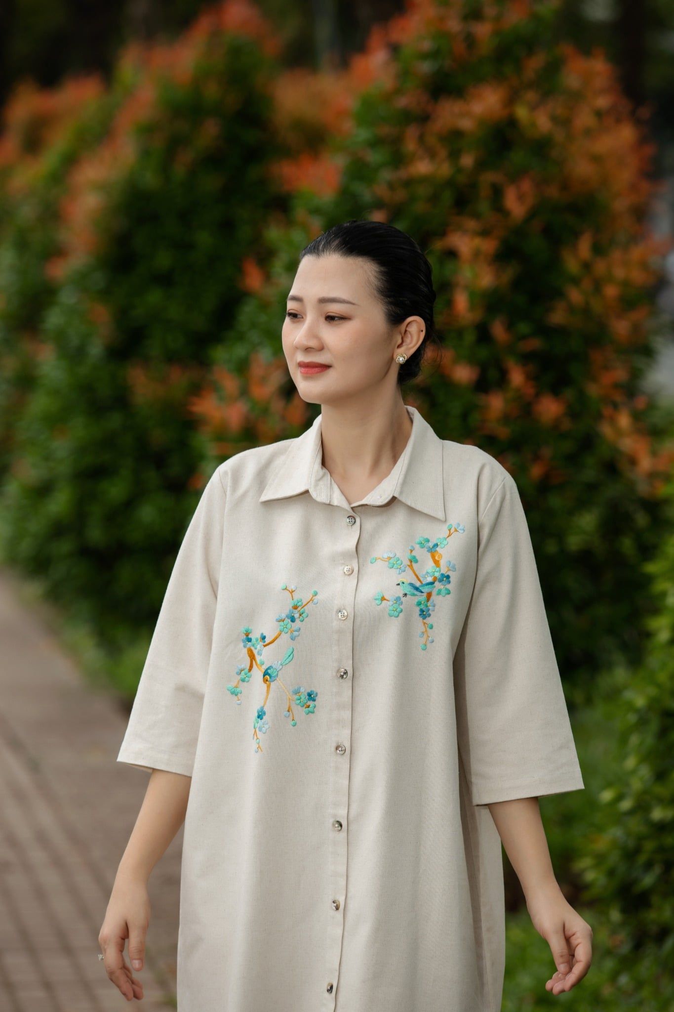  Đầm chemise Beige thêu tay Gốm cây mai 