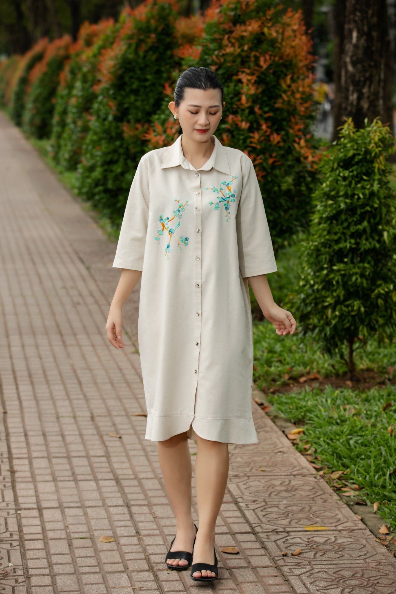  Đầm chemise Beige thêu tay Gốm cây mai 