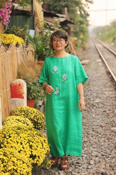  Đầm linen thêu tay Lục Bình - Xanh Lý suông 